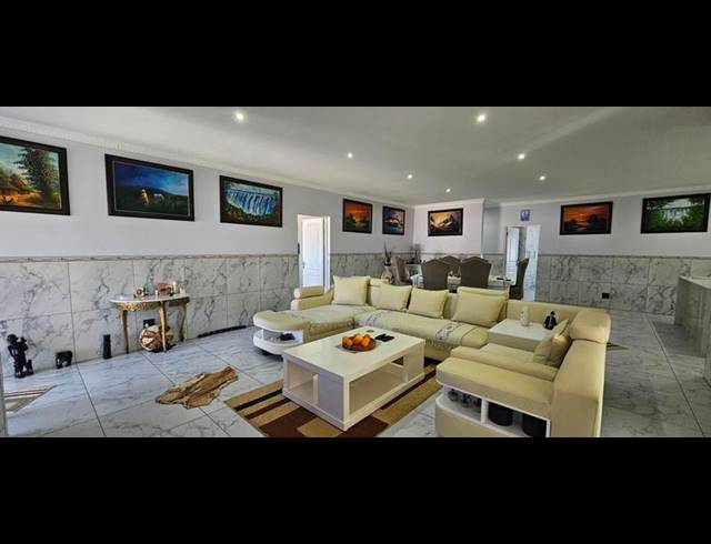 4 BEDROOM HOUSE FOR SALE IN COUNTRY CLUB